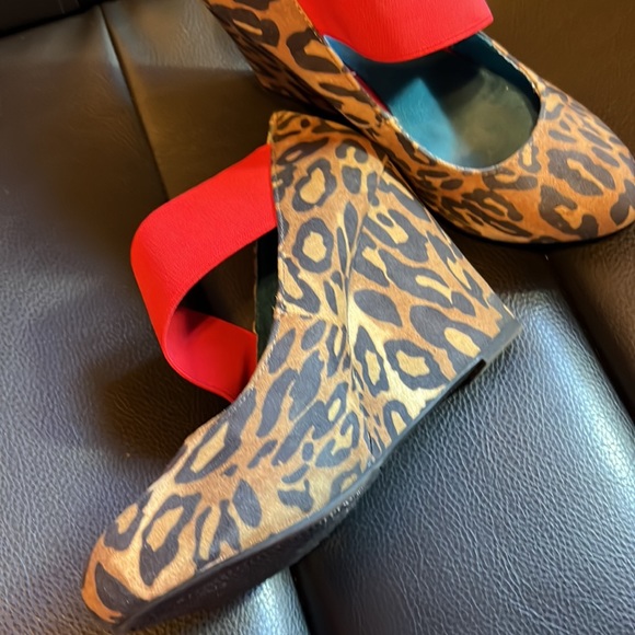 Leopard Wedges size 7 - Picture 2 of 3